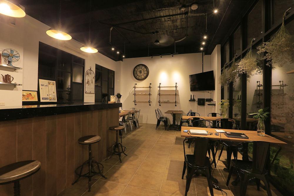 Backpacker 41 Hostel - Taichung Exterior foto
