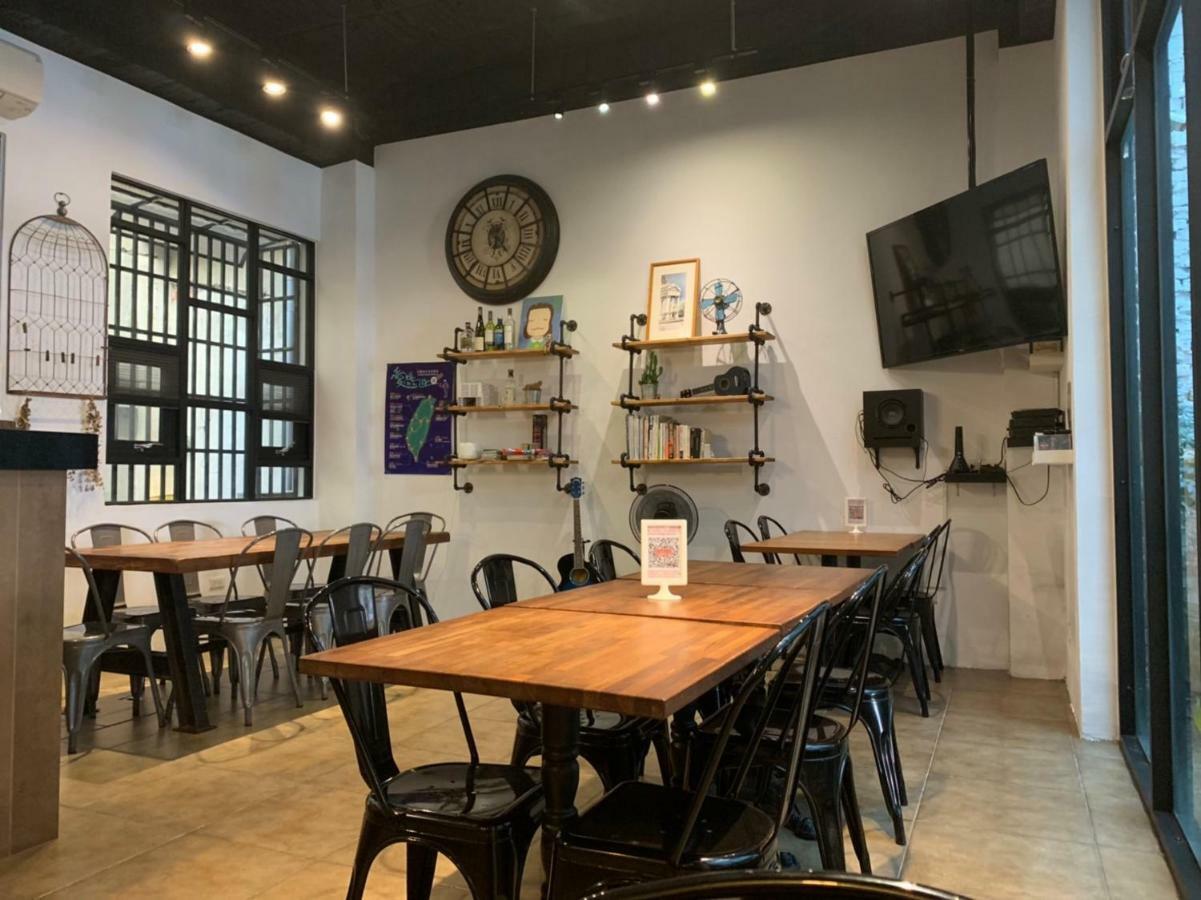 Backpacker 41 Hostel - Taichung Exterior foto